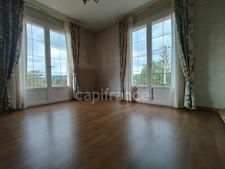 Family home of over 220 m² with 5 bedrooms, swimming pool, sauna, enclosed grounds, unobstructed views