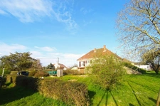 Family home of over 220 m² with 5 bedrooms, swimming pool, sauna, enclosed grounds, unobstructed views