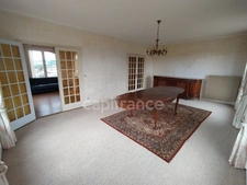 Family home of over 220 m² with 5 bedrooms, swimming pool, sauna, enclosed grounds, unobstructed views