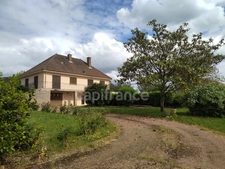 Family home of over 220 m² with 5 bedrooms, swimming pool, sauna, enclosed grounds, unobstructed views
