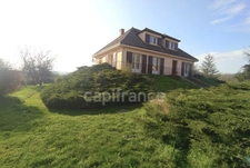 Family home of over 220 m² with 5 bedrooms, swimming pool, sauna, enclosed grounds, unobstructed views