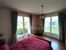 Family home of over 220 m² with 5 bedrooms, swimming pool, sauna, enclosed grounds, unobstructed views