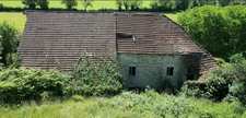 Doubs (25), à vendre Le Val, terrain de 1732 m2 + bâtisse en ruine de 447 m2 au sol