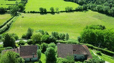 Doubs (25), à vendre Le Val, terrain de 1732 m2 + bâtisse en ruine de 447 m2 au sol