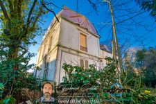 Doubs (25), à vendre Besançon, maison de 320 m2 + terrain de 2190 m2 