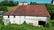 Doubs (25), à vendre Le Val, terrain de 1732 m2 + bâtisse en ruine de 447 m2 au sol