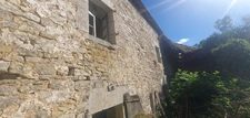Doubs (25), à vendre Le Val, terrain de 1732 m2 + bâtisse en ruine de 447 m2 au sol