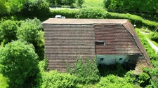 Doubs (25), à vendre Le Val, terrain de 1732 m2 + bâtisse en ruine de 447 m2 au sol