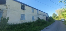 Doubs (25), à vendre Le Val, terrain de 1732 m2 + bâtisse en ruine de 447 m2 au sol