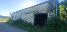 Doubs (25), à vendre Le Val, terrain de 1732 m2 + bâtisse en ruine de 447 m2 au sol