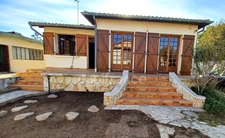 Rare in FRONTIGNAN (34) - Single-storey 5-room house with outbuildings 