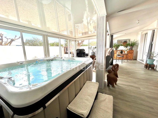 À VENDRE Carnon plage 34130 - Villa+Appartement - 8 pièces, 180m² - 5 chambres - garage - 2 terrasses -véranda- jardin - Proche mer - MAUGUIO (34)
