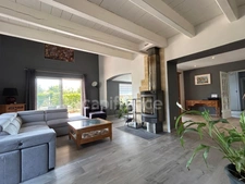 Maison de plain-pied 5 pièces de 204 m² avec piscine sur plus de 2 000 m² de terrain COURNONTERRAL (34)