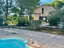 Maison de plain-pied 5 pièces de 204 m² avec piscine sur plus de 2 000 m² de terrain COURNONTERRAL (34)