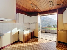 House to renovate on a large basement with 2 garages and convertible attic space in Vimines (73)