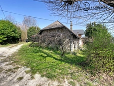 House to renovate on a large basement with 2 garages and convertible attic space in Vimines (73)