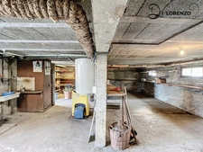 Maison à rénover sur grand sous-sol avec 2 garages et combles aménageables VIMINES (73)