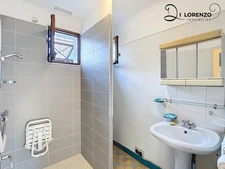 House to renovate on a large basement with 2 garages and convertible attic space in Vimines (73)