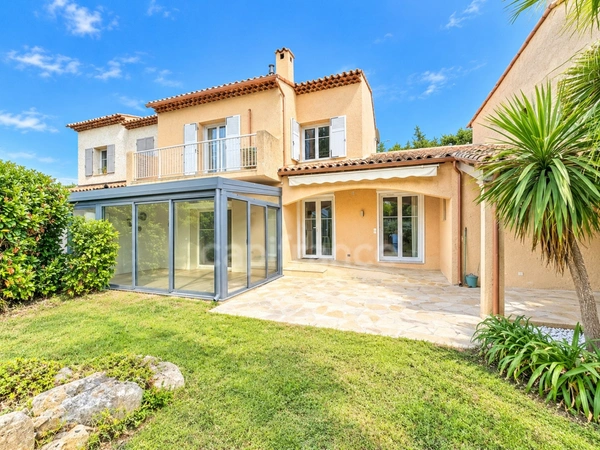 Maison à vendre 5 pièces MOUGINS (06)