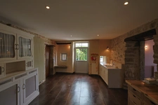A vendre à SAINT HYMETIERE sur VALOUSE (A 1 heure de Lyon ou de Genève et 35 minutes d'Oyonnax ou de Lons le Saunier) Très belle maison de village