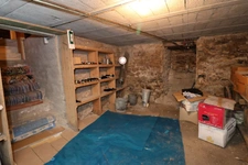 A vendre à SAINT HYMETIERE sur VALOUSE (A 1 heure de Lyon ou de Genève et 35 minutes d'Oyonnax ou de Lons le Saunier) Très belle maison de village