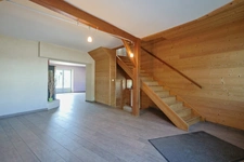 A vendre à SAINT HYMETIERE sur VALOUSE (A 1 heure de Lyon ou de Genève et 35 minutes d'Oyonnax ou de Lons le Saunier) Très belle maison de village