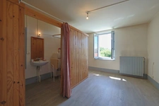 A vendre à SAINT HYMETIERE sur VALOUSE (A 1 heure de Lyon ou de Genève et 35 minutes d'Oyonnax ou de Lons le Saunier) Très belle maison de village