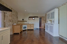 A vendre à SAINT HYMETIERE sur VALOUSE (A 1 heure de Lyon ou de Genève et 35 minutes d'Oyonnax ou de Lons le Saunier) Très belle maison de village