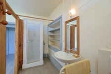 A vendre à SAINT HYMETIERE sur VALOUSE (A 1 heure de Lyon ou de Genève et 35 minutes d'Oyonnax ou de Lons le Saunier) Très belle maison de village