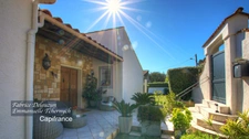 Bouches du Rhône Department (13), for sale SAINT MITRE LES REMPARTS P8 house of 230 m² Large family villa or investment – Exceptional view of the pond & Sainte-Victoire