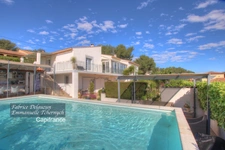 Bouches du Rhône Department (13), for sale SAINT MITRE LES REMPARTS P8 house of 230 m² Large family villa or investment – Exceptional view of the pond & Sainte-Victoire
