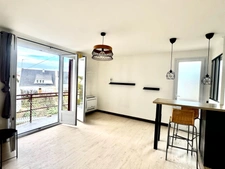 LE POULIGUEN - 1-BEDROOM APARTMENT OF 37M2 - ONE PARKING SPACE - CLOSE TO SHOPS WITHIN WALKING DISTANCE - QUIET LOCATION