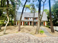 LA BAULE AQUABAULE-MAISON DE 201M2 9P-PROCHE DES COMMERCES A PIED-A DEUX PAS DE LA MER- TERRASSE-JARDIN-2 GARAGES