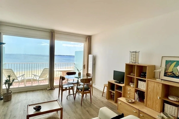STUDIO DE 27M2-TERRASSE 8M2-FACE MER-DERNIER ETAGE-QUARTIER ACQUABAULE-PLACE DE PARKING EXTERIEURE