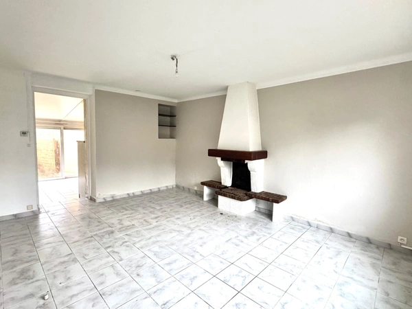 SAINT NAZAIRE-MAISON DE 57m2-3 PIÈCES-TERRAIN 261m2-GARAGE-PLACES DE PARKING POSSIBLE PROFESSIONNEL