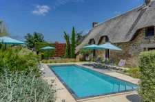 GUERANDE Bouzaire chaumière P7 de 230 m² surface au sol - Terrain de 1 061m² piscine miroir