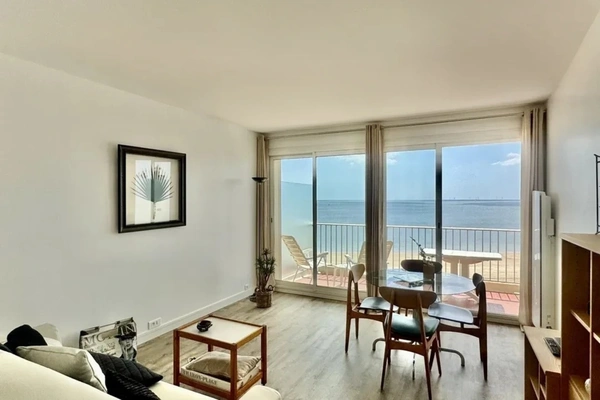 STUDIO DE 27M2-TERRASSE 8M2-FACE MER-DERNIER ETAGE-QUARTIER ACQUABAULE-PLACE DE PARKING EXTERIEURE