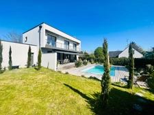 LA TURBALLE-MAISON CONTEMPORAINE 6P DE 176M2-PISCINE-GARAGE 40M2-JARDIN-SUR TERRAIN DE 720M2