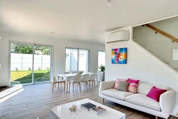 MAISON LE POULIGUEN DE 99 M2 + 15 M2 - TERRAIN 258 M2 - APERÇU MER - PROCHE COMMERCES