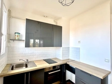 LE POULIGUEN - 1-BEDROOM APARTMENT OF 37M2 - ONE PARKING SPACE - CLOSE TO SHOPS WITHIN WALKING DISTANCE - QUIET LOCATION