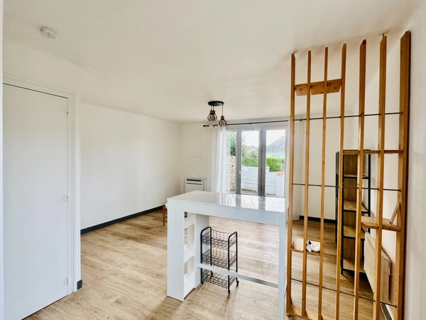 LE POULIGUEN-APPARTEMENT T2 DE 37M2-UNE PLACE DE PARKING-PROCHE COMMERCE A PIED- AU CALME
