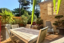 APPARTEMENT/MAISON DE 128M2-QUARTIER DES ARBRES-PROCHE COMMERCES, MARCHÉ ET PLAGE A PIEDS-TERRASSE DE 80M2-2 PLACES DE PARKING-CAVE DE 17M2