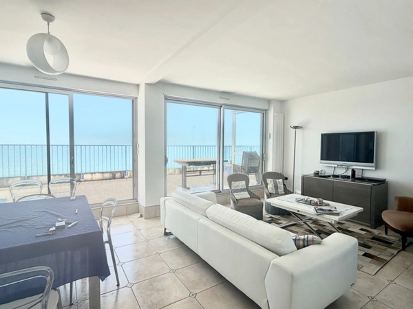 LA BAULE-QUARTIER LAJARRIGE-DERNIER ÉTAGE-FACE MER-APPARTEMENT 89M2-TERRASSE31M2-GARAGE-2 CAVES-COMMERCES ET PLAGES A PIED