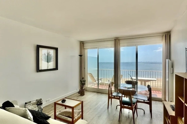STUDIO DE 27M2-TERRASSE 8M2-FACE MER-DERNIER ETAGE-QUARTIER ACQUABAULE-PLACE DE PARKING EXTERIEURE