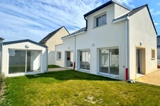 LE POULIGUEN HOUSE OF 99M2+15M2 - LAND 258M2 - SEA VIEW - CLOSE TO SHOPS