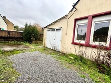 SAINT NAZAIRE-MAISON DE 57m2-3 PIÈCES-TERRAIN 261m2-GARAGE-PLACES DE PARKING POSSIBLE PROFESSIONNEL