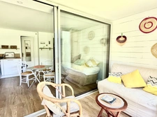 LE POULIGUEN-STUDIO DE 28M2-EXPOSÉ SUD-PROCHE COMMERCE ET PLAGE A PIED- AU CALME- VUE SUR VERDURE