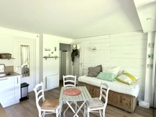 LE POULIGUEN-STUDIO DE 28M2-EXPOSÉ SUD-PROCHE COMMERCE ET PLAGE A PIED- AU CALME- VUE SUR VERDURE