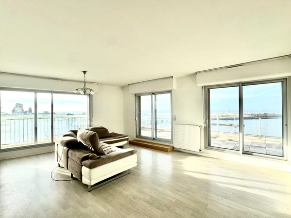 PORNICHET-APPARTEMENT DE 85M2-6EME ET DERNIER ÉTAGE-FACE MER-TERRASSE DE 50M2-2 STATIONNEMENTS