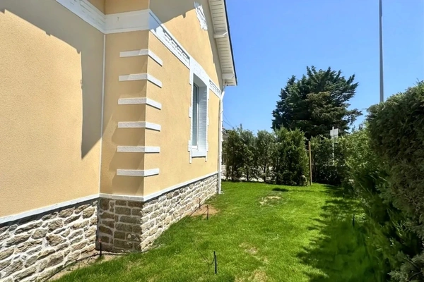 MAISON LA BAULE- GUEZY DE 81M2- 2 CHAMBRES POSSIBLE 3-PROCHE COMMERCES-GARE DE PORNICHET-PLAGE